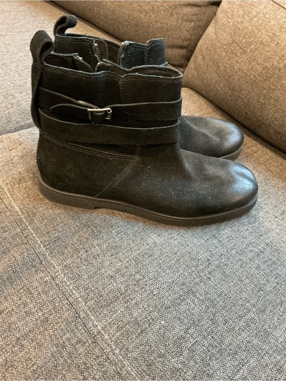 Women UGG Black Suede Ankle Booties size 9.5 classy casual bike style fall